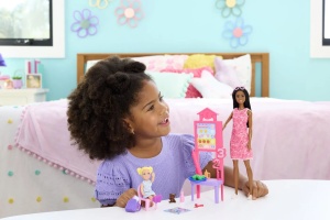 Barbie Set De Joaca Papusa Barbie Bruneta Mulatra Face Cariera Profesoara - Img 3