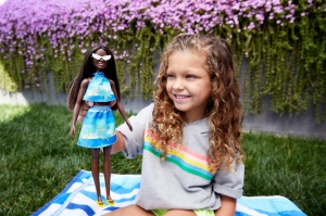 Barbie Travel Papusa Barbie Aniversare 50 De Ani Malibu Bruneta - Img 3