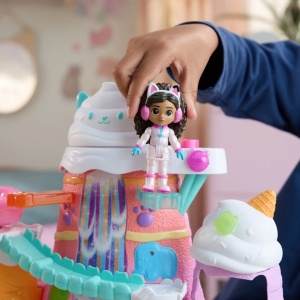 Gabbys Dollhouse Filmul Set De Joaca Muntele De Dulciuri A Lui Gabby - Img 2
