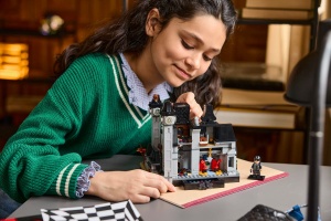 Set de construcție LEGO® Wednesday - Academia Nevermore (76788), 890 piese, 10+ ani - Img 5