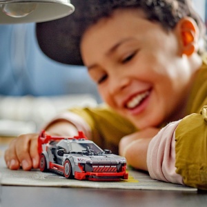 Set LEGO Speed Champions - Audi S1 e-tron quattro (76921) - Img 8