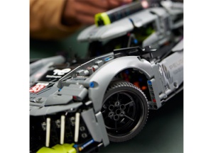 Set LEGO Technic - Peugeot 9x8 24H Le Mans Hybrid Hypercar (42156) - Img 4