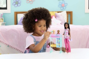 Barbie Set De Joaca Papusa Barbie Bruneta Face Cariera Medic Pediatru - Img 4