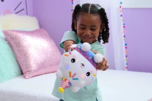 Gabbys Dollhouse Plus Stralucitor Motanul Briosel 25Cm - Img 4