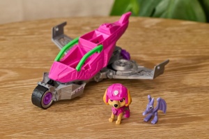 Patrula Catelusilor Filmul Cu Dinozauri Set Dino Vehicul Avion Cu Figurina Skye Si Accesorii 15Cm - Img 5