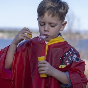 Pelerina de ploaie tip poncho, Mickey Mouse, Rosu, 5 - 6 ani - Img 4