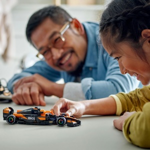Set LEGO Speed Champions - Masina de curse McLaren F1® Team MCL38 (77251) - Img 7
