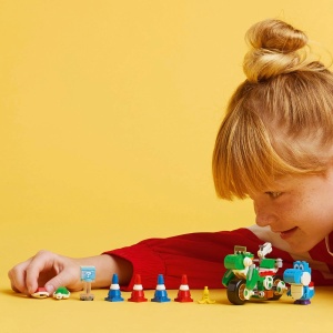 Set LEGO Super Mario - Mario Kart™ – Yoshi Bike (72031) - Img 7