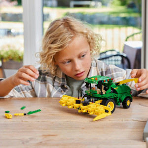 Set LEGO Technic - John Deere 9700 Forage Harvester (42168) - Img 4