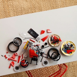 Set LEGO Technic - Motocicleta Ducati Panigale V4 S (42202) - Img 5