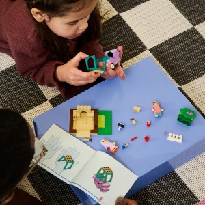 Set LEGO Bluey - Bingo și Blue se joacă de-a bunicuțele (11216) - Img 5