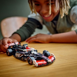 Set LEGO Speed Champions - Masina de curse MoneyGram Haas F1® Team VF-24 (77250) - Img 6