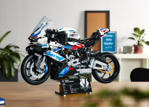 Set LEGO Technic - Motocicleta BMW M1000 RR K66 (42130) - Img 3