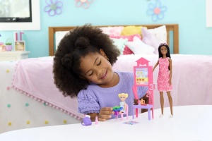 Barbie Set De Joaca Papusa Barbie Bruneta Mulatra Face Cariera Profesoara - Img 4