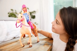 Barbie Set Papusa Cu Cal - Img 2