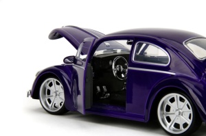 Jada Wednesday Set Masinuta Metalica Volkswagen Beetle 1:24 Si Figurina Metalica Wednesday 7Cm - Img 3