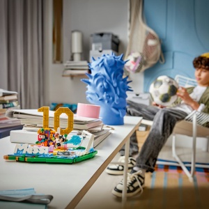 Set LEGO Editions - Lionel Messi – Momente importante din fotbal (43011) - Img 4