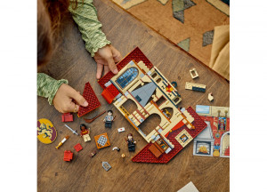 Set LEGO Harry Potter - Bannerul Casei Gryffindor™ (76409) - Img 4