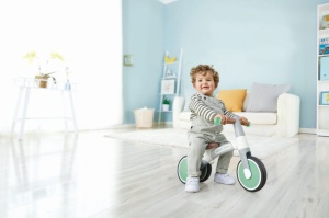 Hape Bicicleta De Echilibru Verde Cu 3 Roti - Img 4