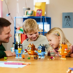 Set LEGO Bluey - Familia lui Blue din cărămizi (11217) - Img 4