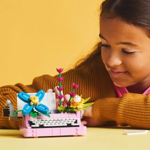 Set LEGO Creator - Masina de scris cu flori (31169) - Img 2