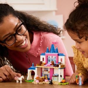 Set LEGO Disney - Castelul cu animăluțe al Cenușăresei (43283) - Img 4