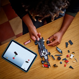 Set LEGO Speed Champions - Masina de curse MoneyGram Haas F1® Team VF-24 (77250) - Img 8