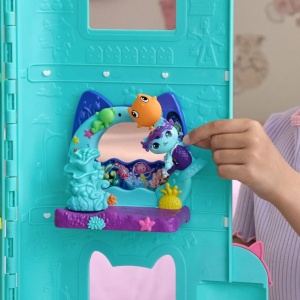 Gabbys Dollhouse Filmul Set Balconul Acvariu Si Figurina Mercat Cu Accesorii - Img 3