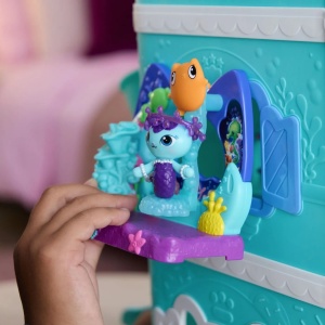 Gabbys Dollhouse Filmul Set Balconul Acvariu Si Figurina Mercat Cu Accesorii - Img 7