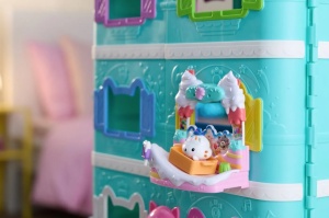 Gabbys Dollhouse Filmul Set Balconul Din Dulciuri Si Figurina Pisica Cakey Cu Accesorii - Img 5