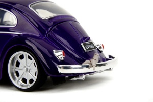 Jada Wednesday Set Masinuta Metalica Volkswagen Beetle 1:24 Si Figurina Metalica Wednesday 7Cm - Img 6