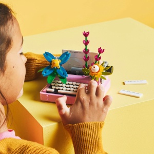 Set LEGO Creator - Masina de scris cu flori (31169) - Img 6