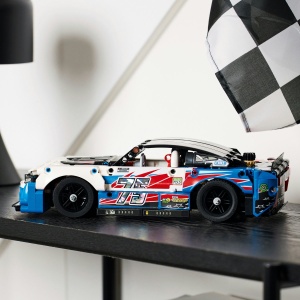Set LEGO Technic - NASCAR® Next Gen Chevrolet Camaro ZL1 (42153) - Img 5