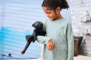Cum Sa Iti Dresezi Dragonul Hug Si Glide Figurina Dragon Toothless - Img 2