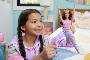 Papusa Barbie Made To Move Satena Cu Top Roz - Img 3