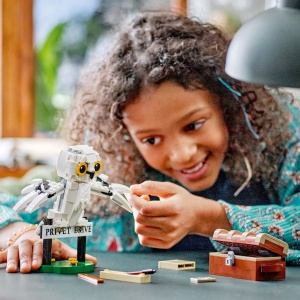 Set LEGO Harry Potter - Hedwig pe Privet Drive nr. 4 (76425) - Img 8