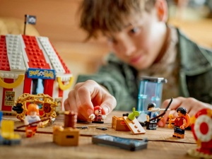 Set Lego One Piece - Cortul de circ al clovnului Buggy (75637) - Img 5