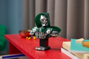 Set LEGO Super Heroes - Bustul Doctorului Doom (76345) - Img 6