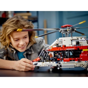 Set LEGO Technic - Elicopter Airbus H175 (42145) - Img 8