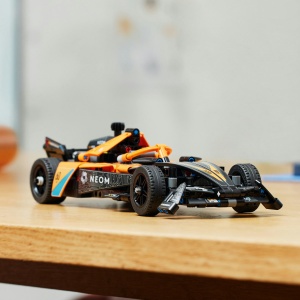Set LEGO Technic - Masina de cursa NEOM McLaren Formula E (42169) - Img 5