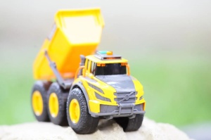 Dickie Basculanta Volvo Articulat Cu Sunete Si Lumini 23Cm - Img 4