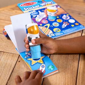 Melissa And Doug Sticker Wow Set De Joaca Autocolante Si Stampila Astronaut - Img 5