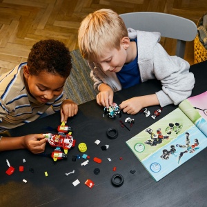 Set LEGO DREAMZzz - Robotul tigru al lui Cooper si masina hot rod a lui Zero (71497) - Img 5