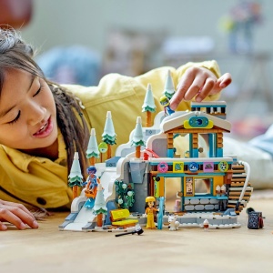 Set LEGO Friends - Partie de schi si cafenea (41756) - Img 8