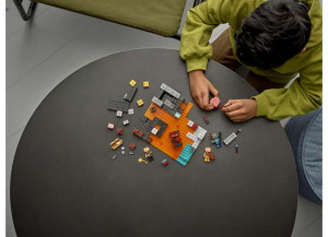 Set LEGO Minecraft - Bastionul din Nether (21185) - Img 4