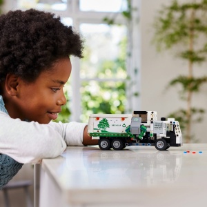 Set LEGO Technic - Camion de gunoi Mack LR Electric (42167) - Img 8