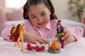 Unicorn Academy Set Foc De Tabara Cu Papusa Valentina Si Unicornul Cinder Cu Accesorii - Img 3