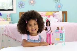 Barbie Set De Joaca Papusa Barbie Bruneta Face Cariera Medic Pediatru - Img 3
