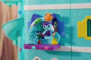 Gabbys Dollhouse Filmul Set Balconul Acvariu Si Figurina Mercat Cu Accesorii - Img 4