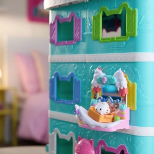 Gabbys Dollhouse Filmul Set Balconul Din Dulciuri Si Figurina Pisica Cakey Cu Accesorii - Img 8